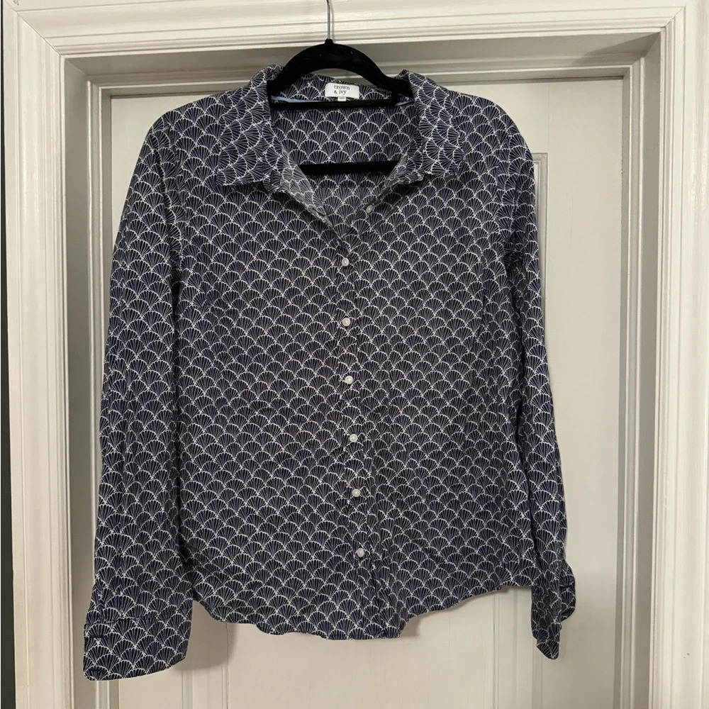Crown & Ivy Buttondown - Size XL